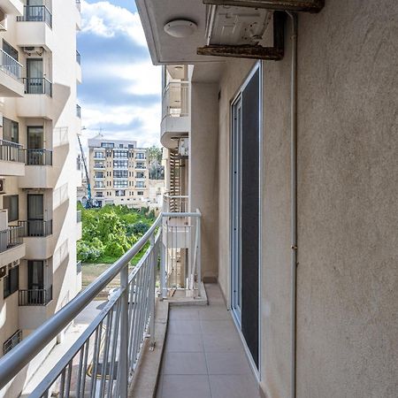 St Julians - Balluta 2 Bedroom Apartment Сент Джулианс Экстерьер фото