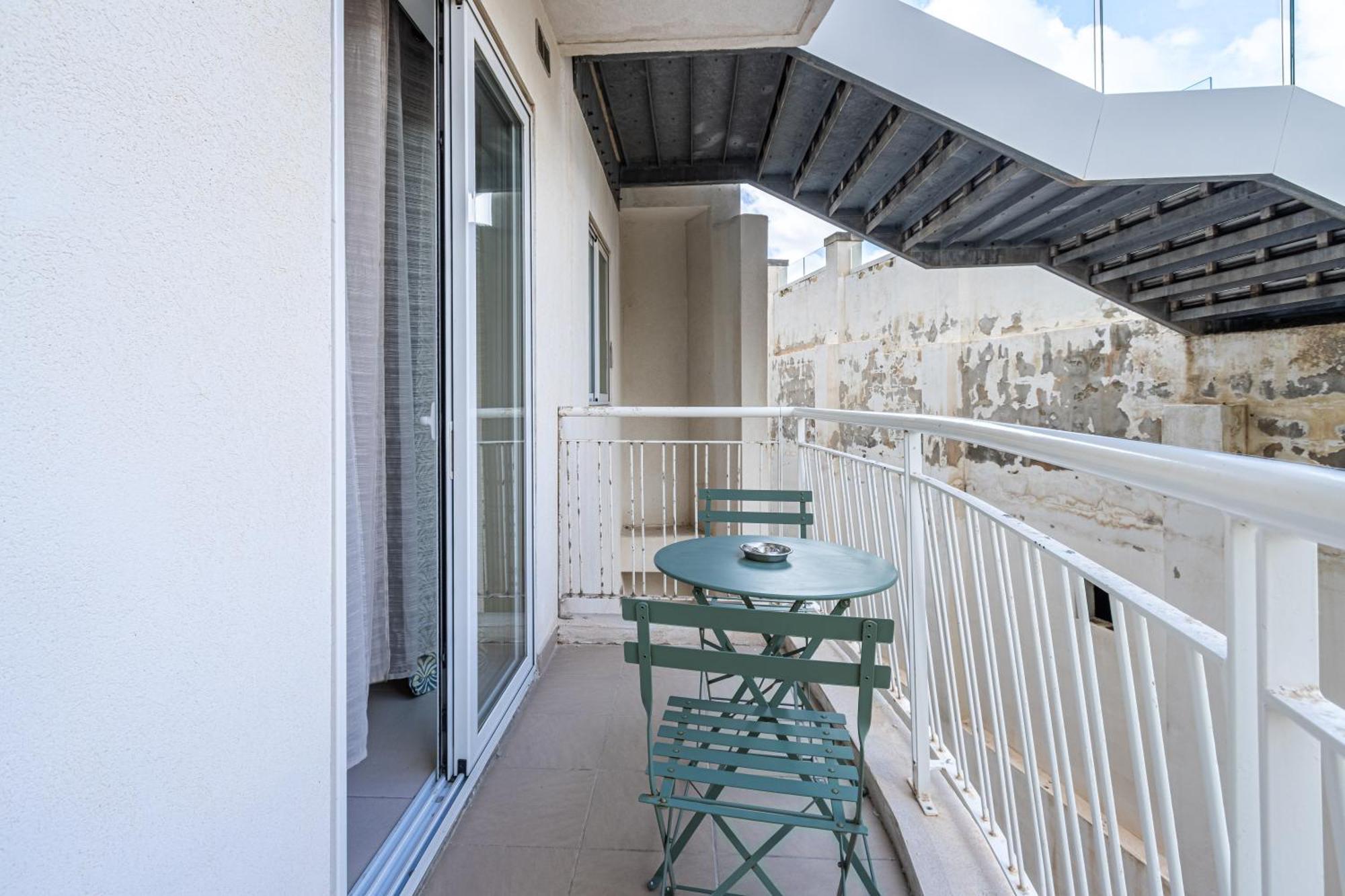 St Julians - Balluta 2 Bedroom Apartment Сент Джулианс Экстерьер фото