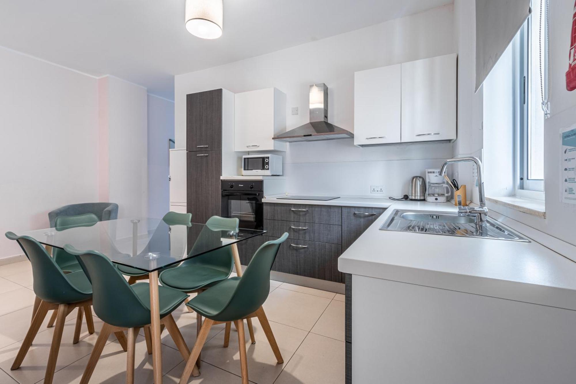 St Julians - Balluta 2 Bedroom Apartment Сент Джулианс Экстерьер фото