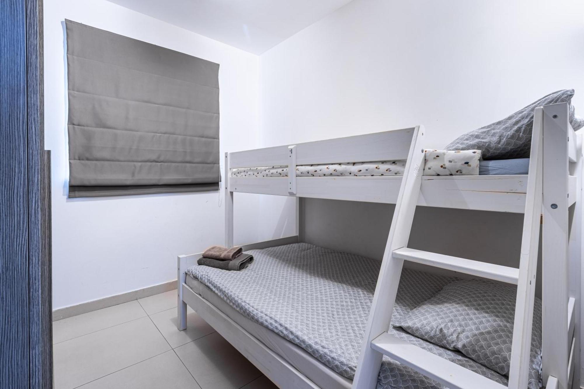 St Julians - Balluta 2 Bedroom Apartment Сент Джулианс Экстерьер фото