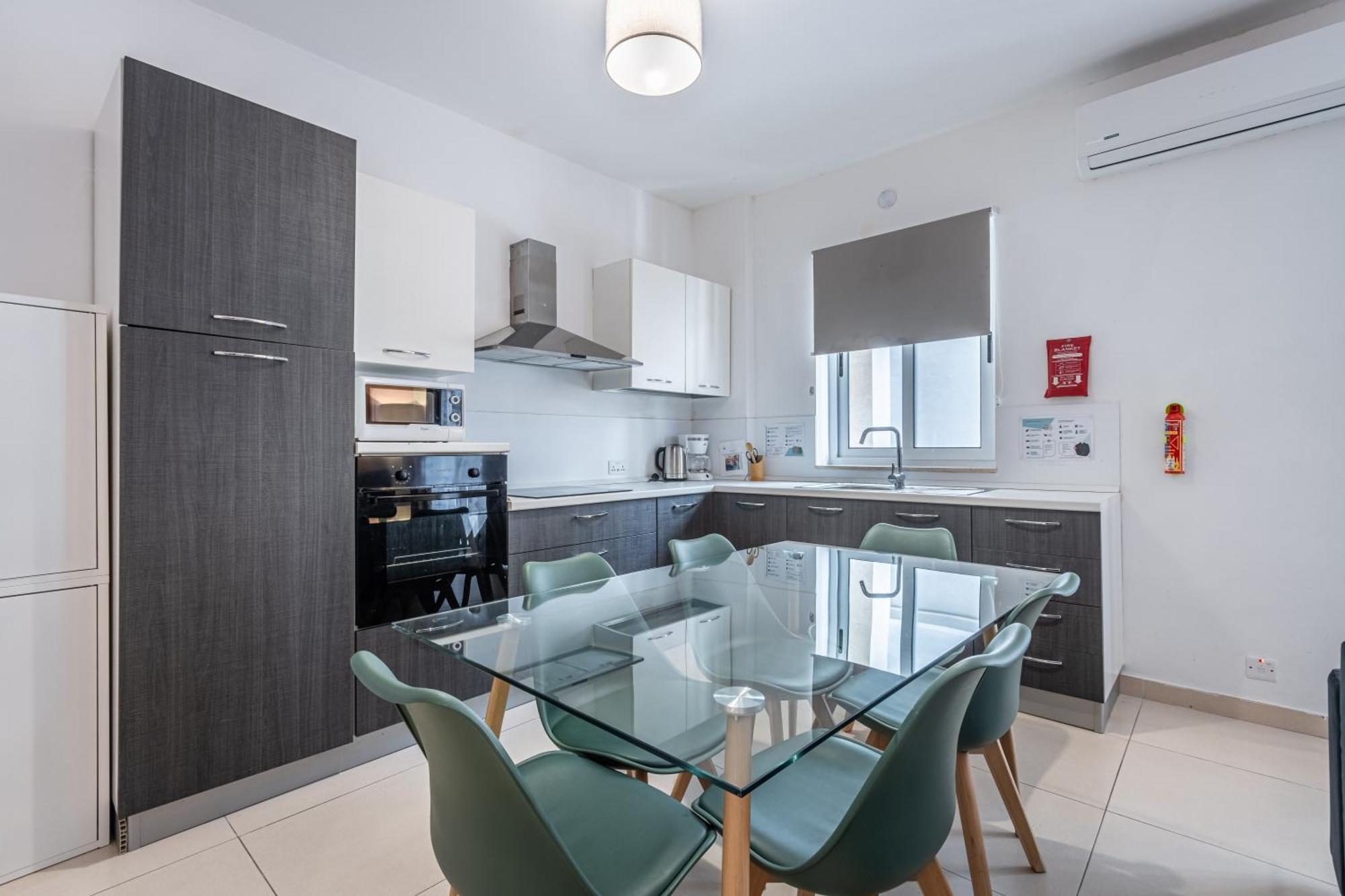 St Julians - Balluta 2 Bedroom Apartment Сент Джулианс Экстерьер фото
