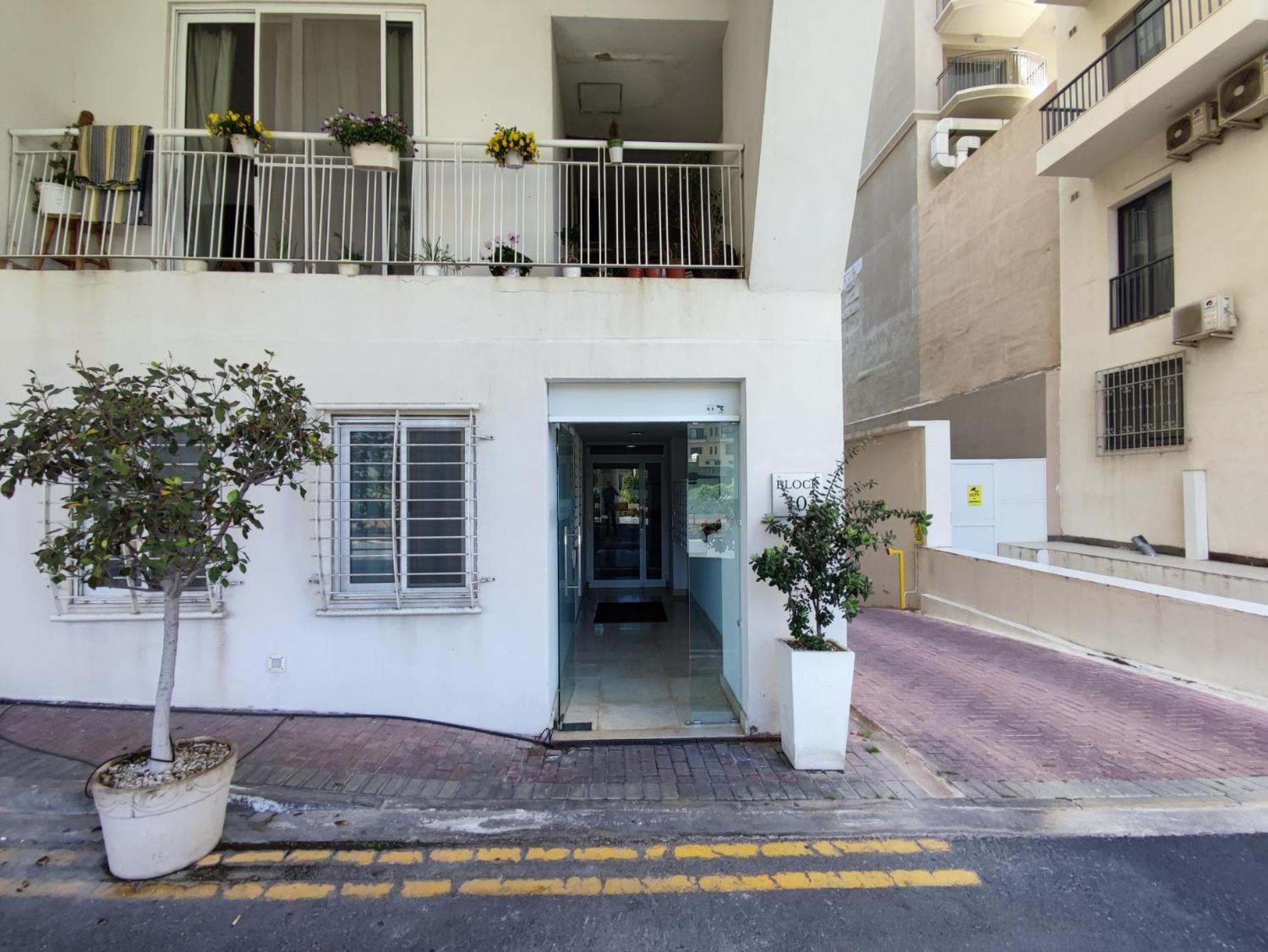 St Julians - Balluta 2 Bedroom Apartment Сент Джулианс Экстерьер фото